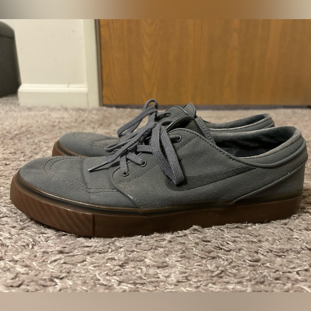 Nike Tennis Shoes